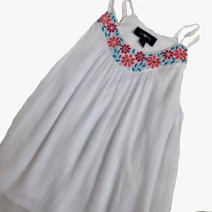 Amy Byer WhiteTop with embroidered flowers